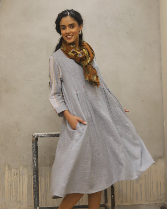 Pure Cotton soft luxurious hand feel with small hand stitched embroidery detailing contrast stitch detailing on buttons on turn back sleeve fold