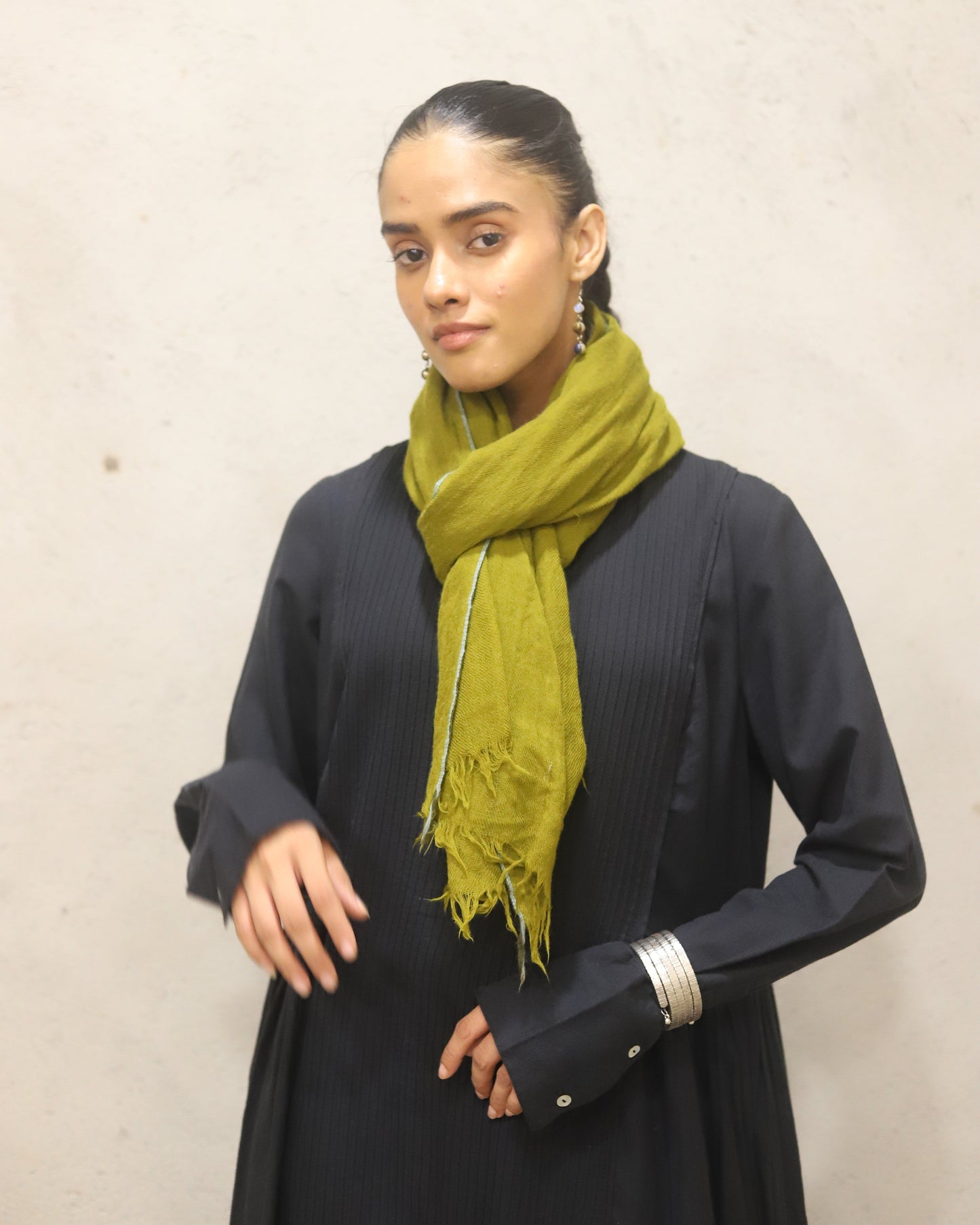 Pure Merino wool with contrast border stole