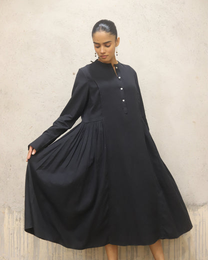 Pure cotton thick herringbone dress with heavy Pintuck detailing in the front and contrast mother of pearl buttons