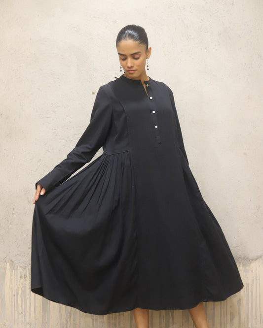 Pure cotton thick herringbone dress with heavy Pintuck detailing in the front and contrast mother of pearl buttons