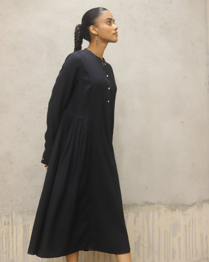 Pure cotton thick herringbone dress with heavy Pintuck detailing in the front and contrast mother of pearl buttons