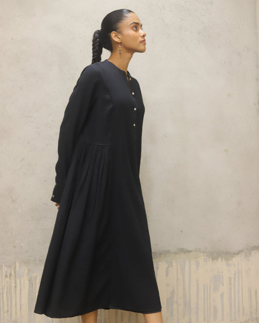 Pure cotton thick herringbone dress with heavy Pintuck detailing in the front and contrast mother of pearl buttons