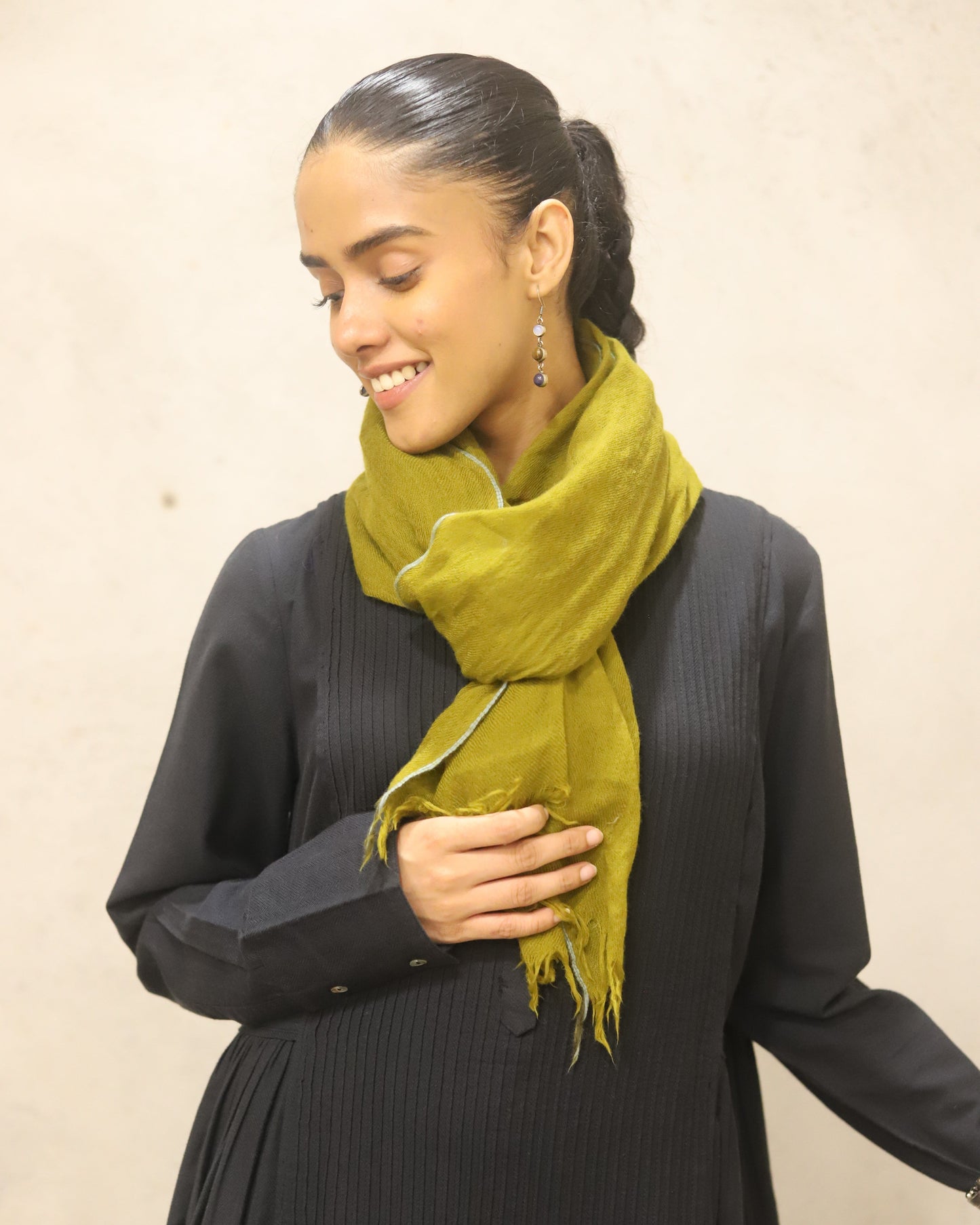 Pure Merino wool with contrast border stole
